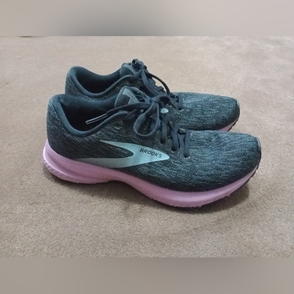 Brooks Launch 7 Size 8 - image 1